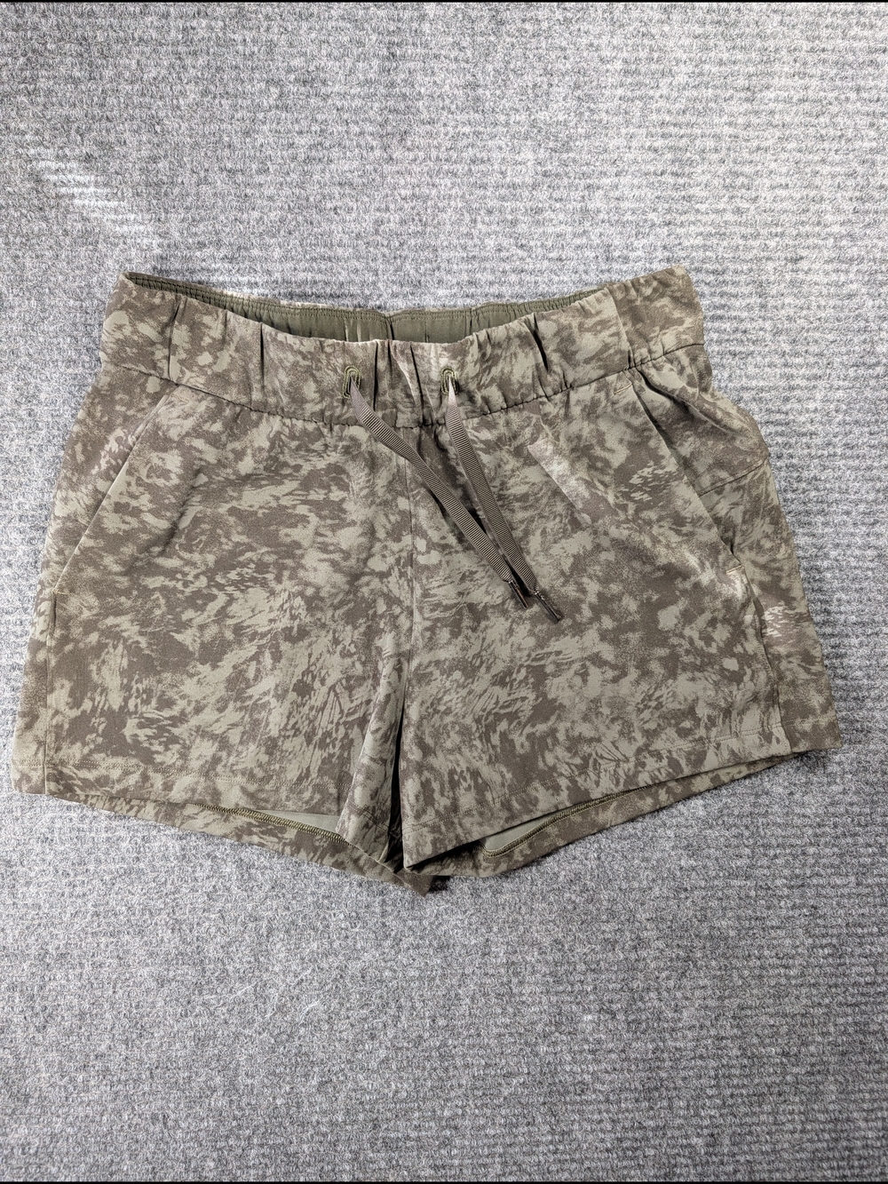 Lululemon Camouflage Print Athletic Shorts Women's Size 4